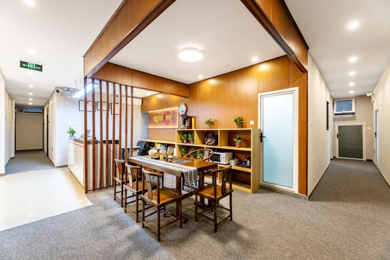 Happy Dragon Hotel -- Nearby Tiananmen Square & Forbidden City & Wangfujing Street & Line 5,6,8 Subway Nearby & Free Coffee & Free Laundry & Fluent English Speaking & Tourist Attractions Ticket Service & Free Wifi Unlimited For Western Software Beijing Eksteriør bilde