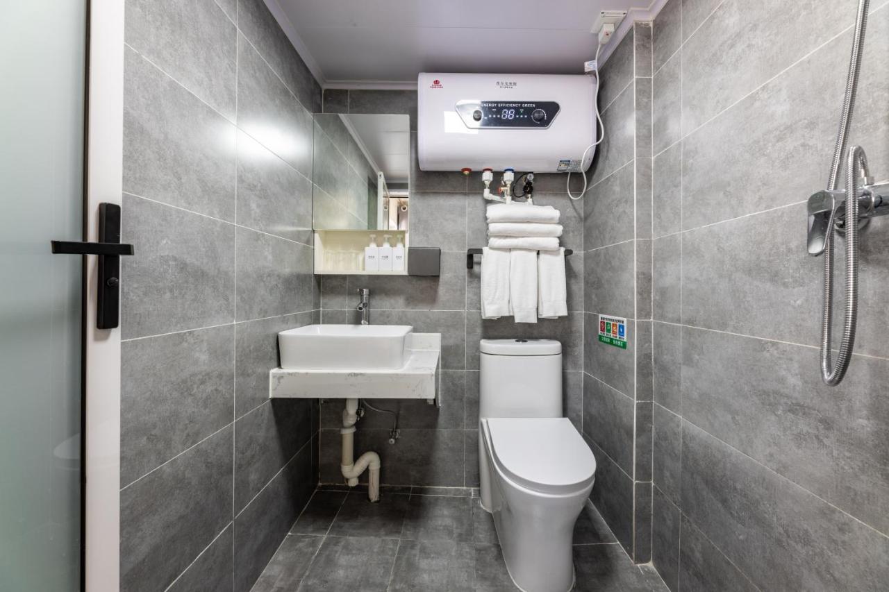 Happy Dragon Hotel -- Nearby Tiananmen Square & Forbidden City & Wangfujing Street & Line 5,6,8 Subway Nearby & Free Coffee & Free Laundry & Fluent English Speaking & Tourist Attractions Ticket Service & Free Wifi Unlimited For Western Software Beijing Eksteriør bilde