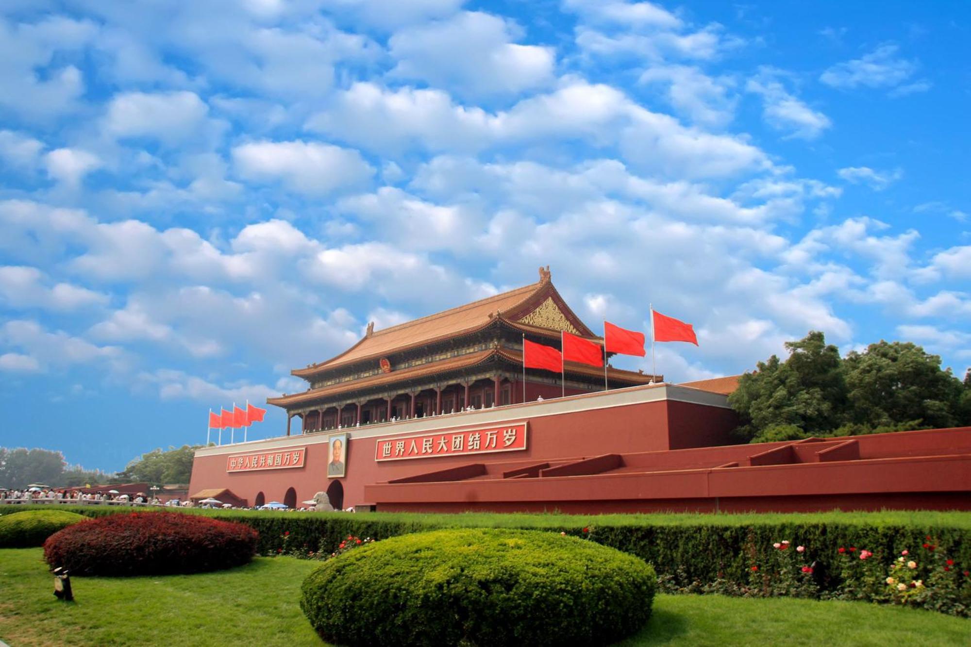 Happy Dragon Hotel -- Nearby Tiananmen Square & Forbidden City & Wangfujing Street & Line 5,6,8 Subway Nearby & Free Coffee & Free Laundry & Fluent English Speaking & Tourist Attractions Ticket Service & Free Wifi Unlimited For Western Software Beijing Eksteriør bilde