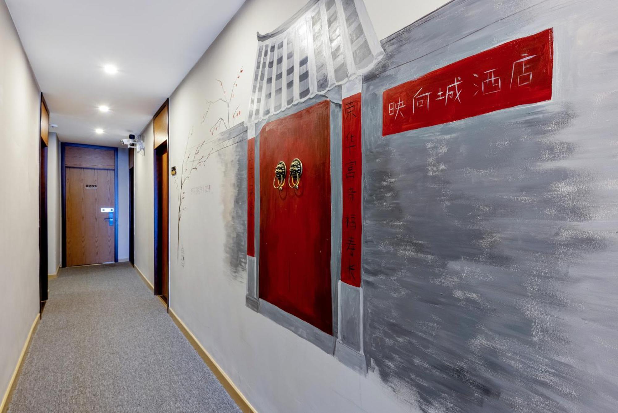 Happy Dragon Hotel -- Nearby Tiananmen Square & Forbidden City & Wangfujing Street & Line 5,6,8 Subway Nearby & Free Coffee & Free Laundry & Fluent English Speaking & Tourist Attractions Ticket Service & Free Wifi Unlimited For Western Software Beijing Eksteriør bilde