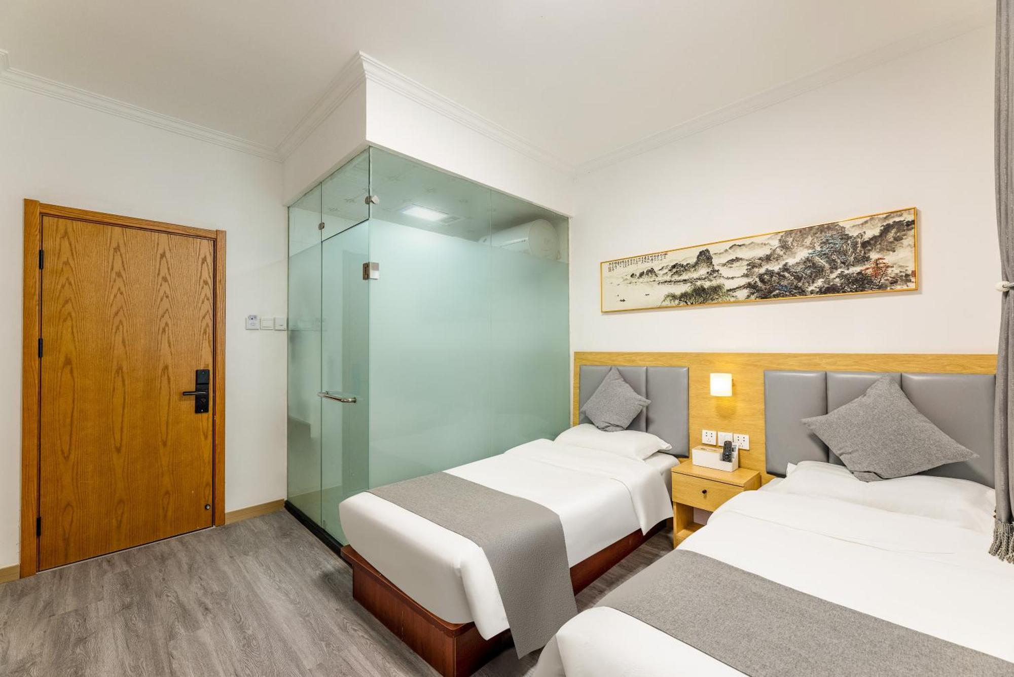 Happy Dragon Hotel -- Nearby Tiananmen Square & Forbidden City & Wangfujing Street & Line 5,6,8 Subway Nearby & Free Coffee & Free Laundry & Fluent English Speaking & Tourist Attractions Ticket Service & Free Wifi Unlimited For Western Software Beijing Eksteriør bilde