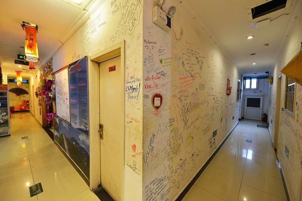 Happy Dragon Hotel -- Nearby Tiananmen Square & Forbidden City & Wangfujing Street & Line 5,6,8 Subway Nearby & Free Coffee & Free Laundry & Fluent English Speaking & Tourist Attractions Ticket Service & Free Wifi Unlimited For Western Software Beijing Eksteriør bilde