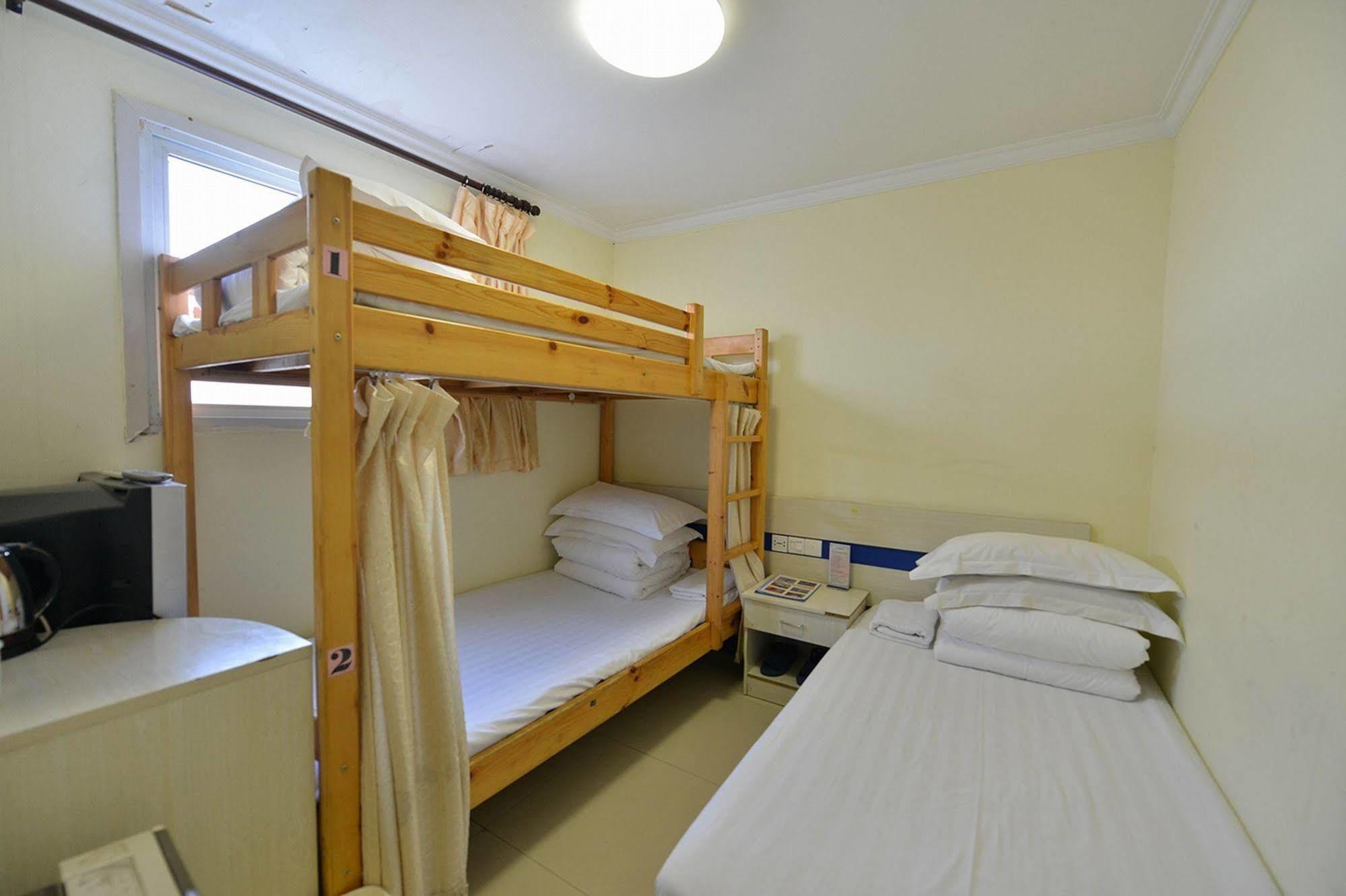 Happy Dragon Hotel -- Nearby Tiananmen Square & Forbidden City & Wangfujing Street & Line 5,6,8 Subway Nearby & Free Coffee & Free Laundry & Fluent English Speaking & Tourist Attractions Ticket Service & Free Wifi Unlimited For Western Software Beijing Eksteriør bilde