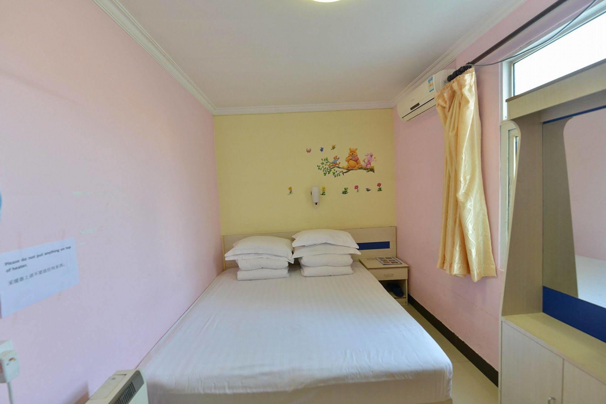 Happy Dragon Hotel -- Nearby Tiananmen Square & Forbidden City & Wangfujing Street & Line 5,6,8 Subway Nearby & Free Coffee & Free Laundry & Fluent English Speaking & Tourist Attractions Ticket Service & Free Wifi Unlimited For Western Software Beijing Eksteriør bilde