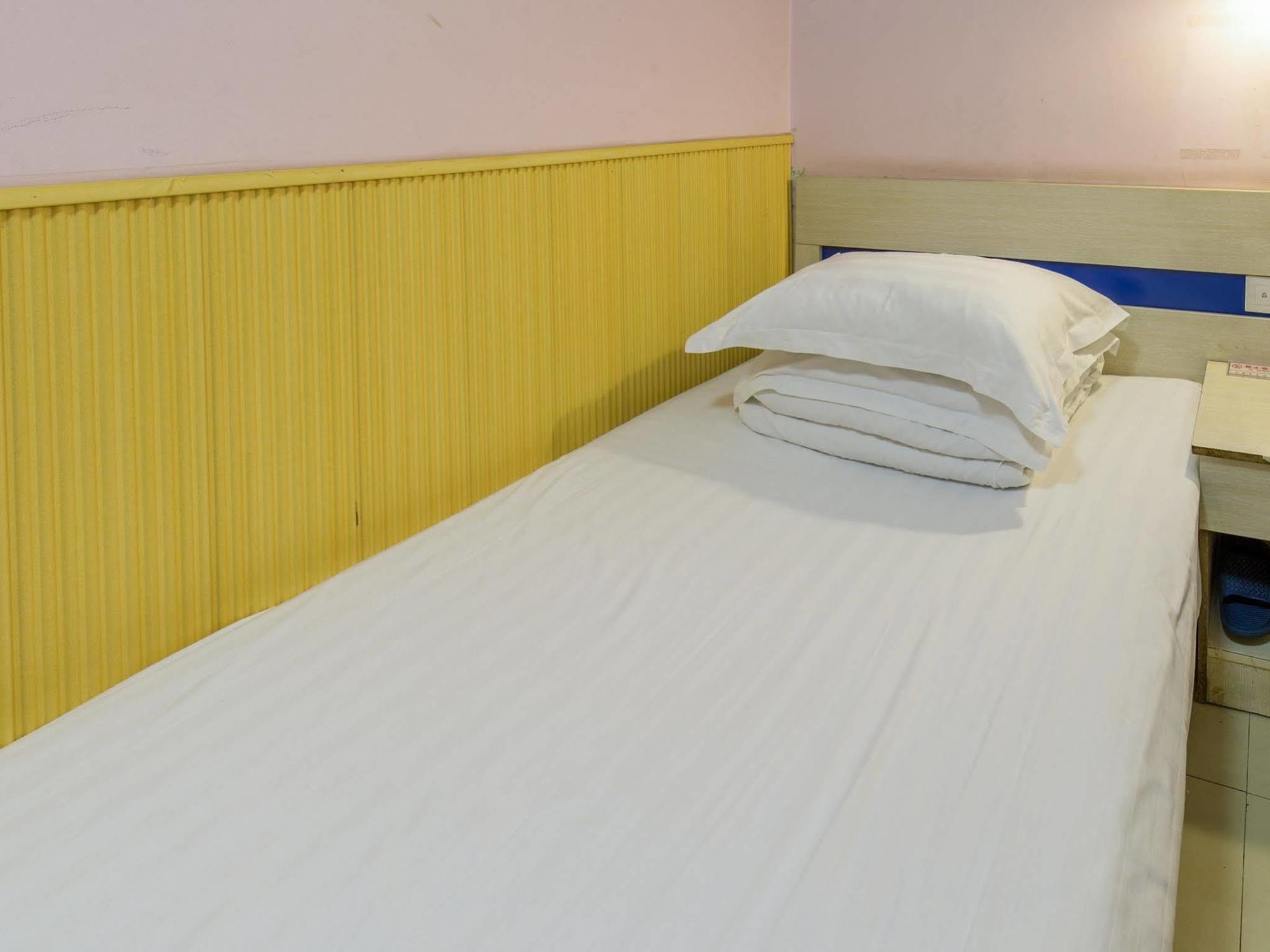 Happy Dragon Hotel -- Nearby Tiananmen Square & Forbidden City & Wangfujing Street & Line 5,6,8 Subway Nearby & Free Coffee & Free Laundry & Fluent English Speaking & Tourist Attractions Ticket Service & Free Wifi Unlimited For Western Software Beijing Eksteriør bilde